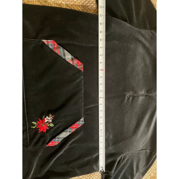 90s Black Poinsettia Embroidered detail Velour Pullover with Plaid contrast - Picture 6 of 7